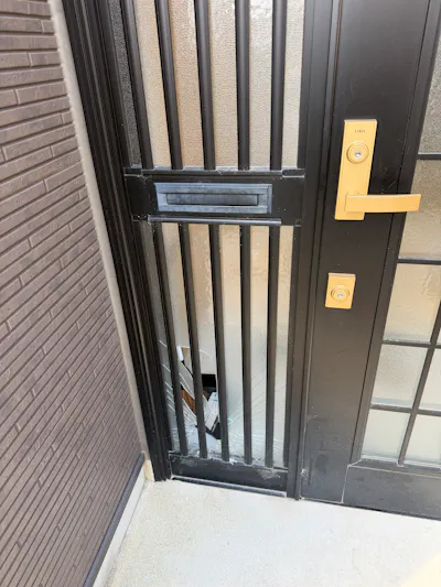 玄関ドアガラス修理（堺市東区）